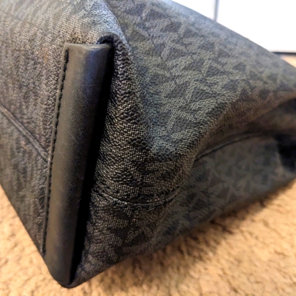 Michael Kors MK handbag - Picture 12 of 13